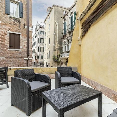 Gondola Luxury - Campo Santi Filippo E Giacomo By Wonderful Italy Venetië Buitenkant foto
