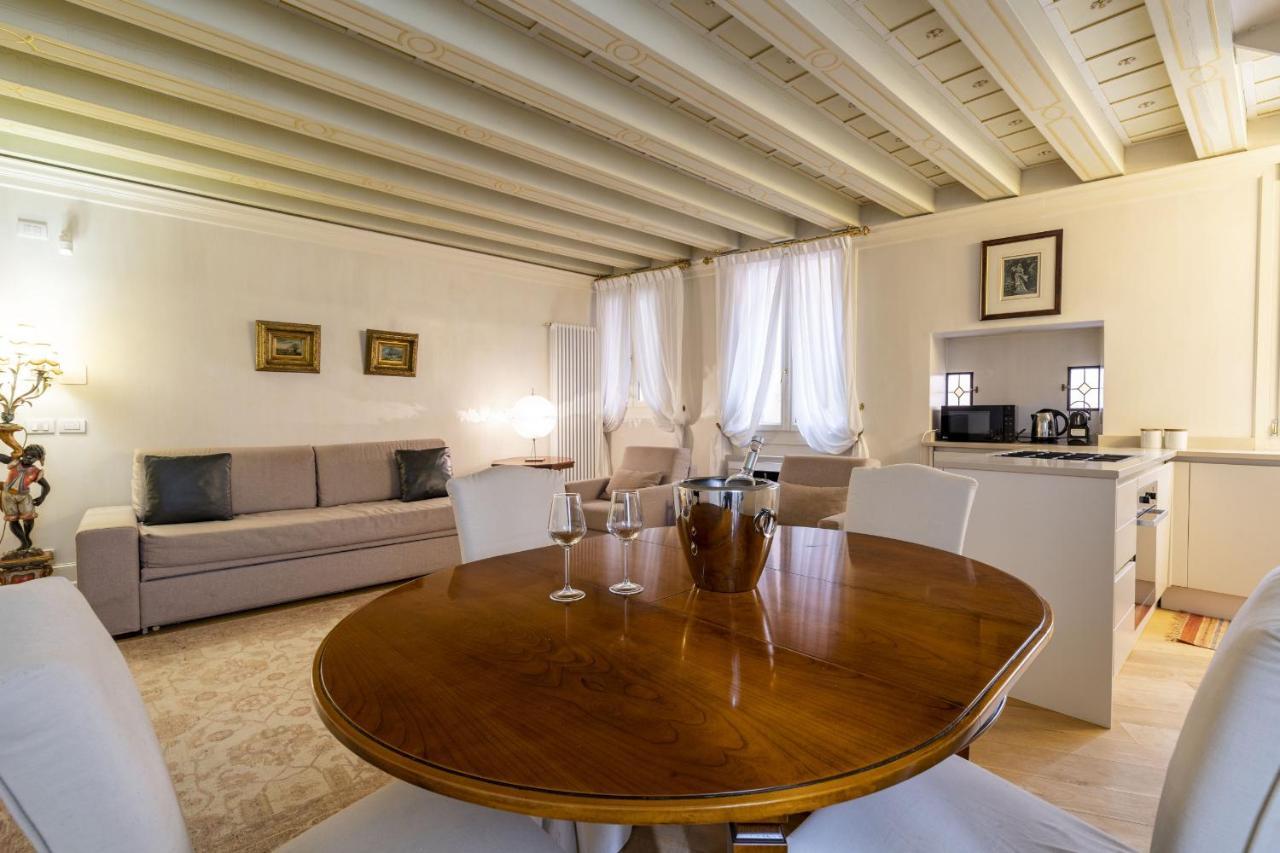 Gondola Luxury - Campo Santi Filippo E Giacomo By Wonderful Italy Venetië Buitenkant foto